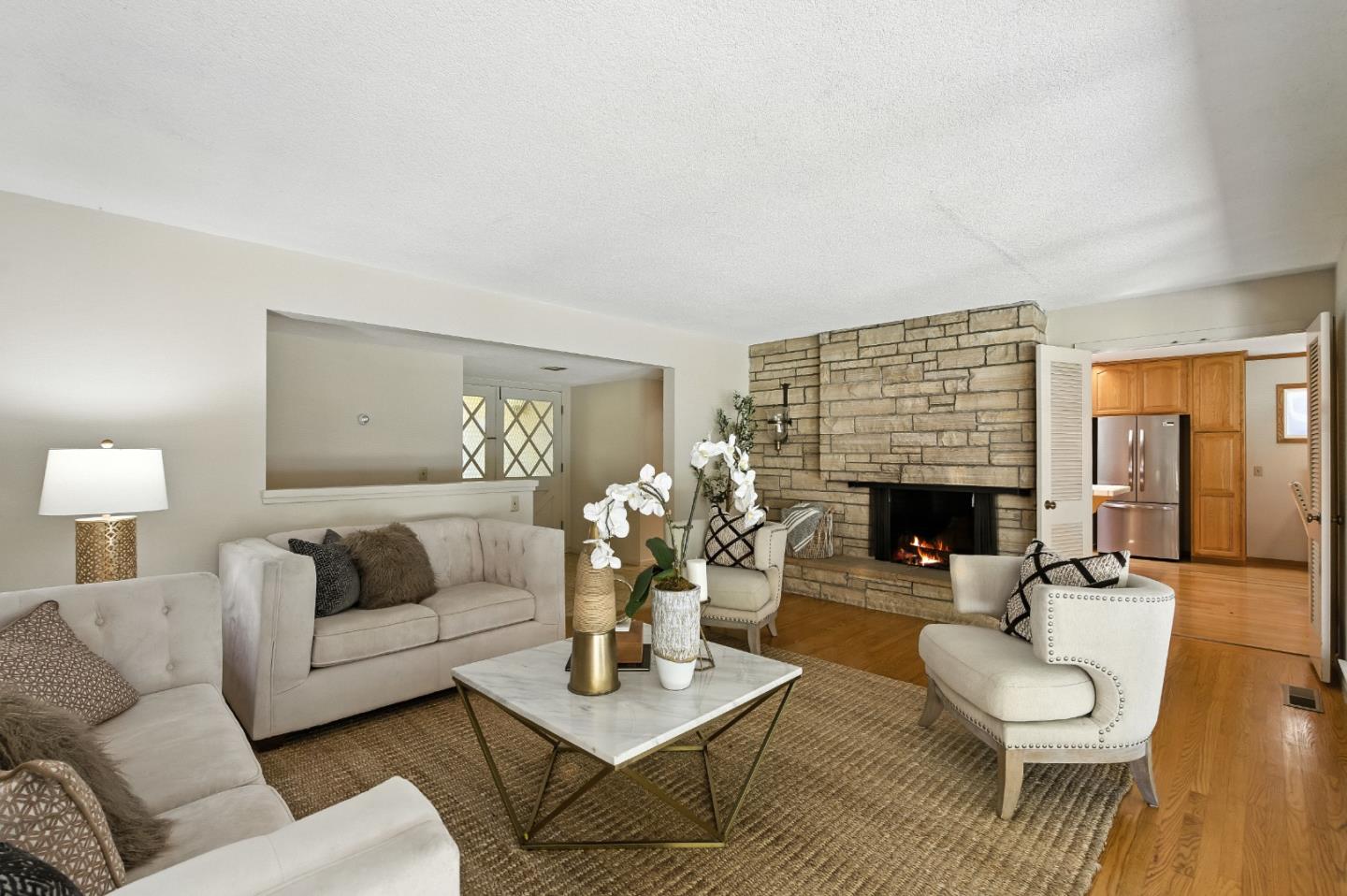 Detail Gallery Image 7 of 40 For 2900 Brittan Ave, San Carlos,  CA 94070 - 4 Beds | 2/1 Baths