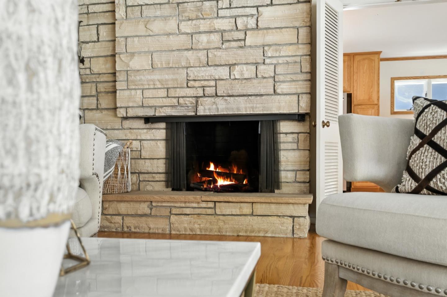 Detail Gallery Image 8 of 40 For 2900 Brittan Ave, San Carlos,  CA 94070 - 4 Beds | 2/1 Baths