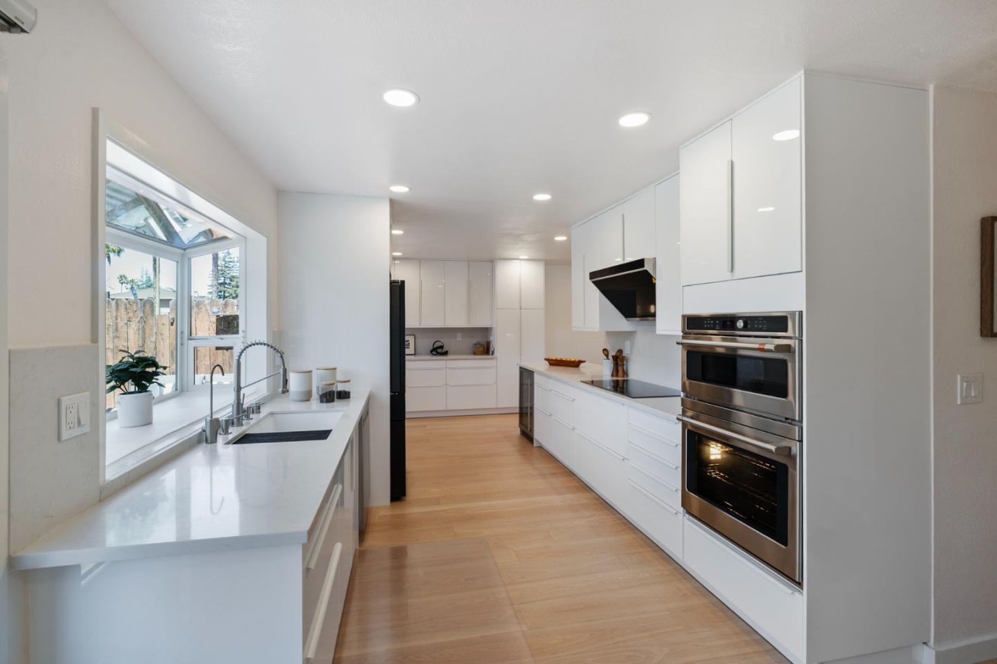 Detail Gallery Image 12 of 48 For 5107 Sussex Park Ct, San Jose,  CA 95136 - 4 Beds | 2/1 Baths