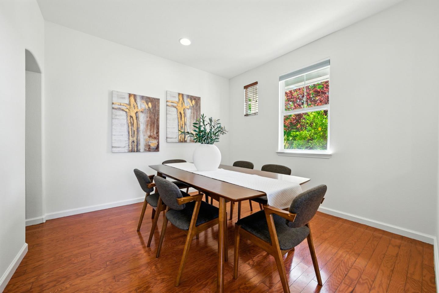 Detail Gallery Image 11 of 68 For 1451 Sunny Ct, San Jose,  CA 95116 - 4 Beds | 2/1 Baths