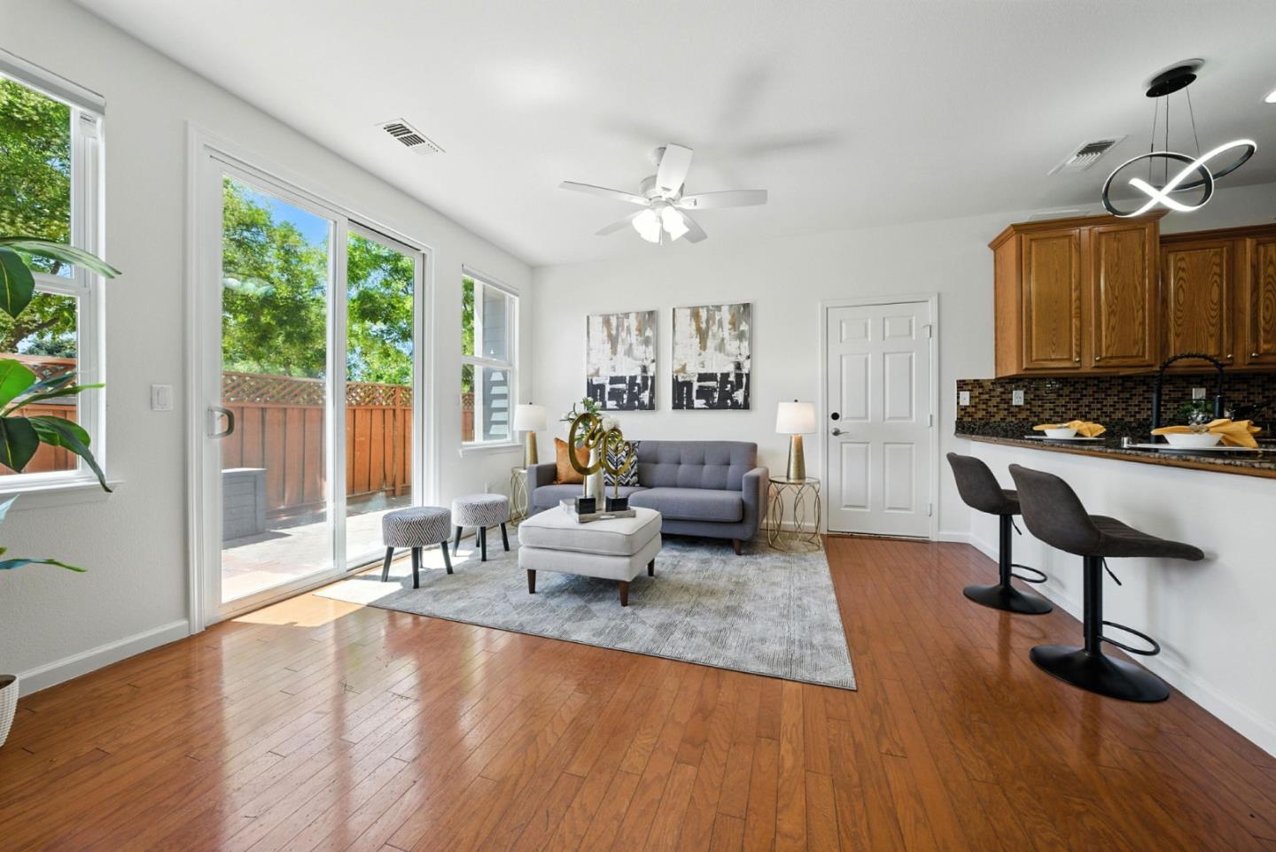 Detail Gallery Image 14 of 68 For 1451 Sunny Ct, San Jose,  CA 95116 - 4 Beds | 2/1 Baths