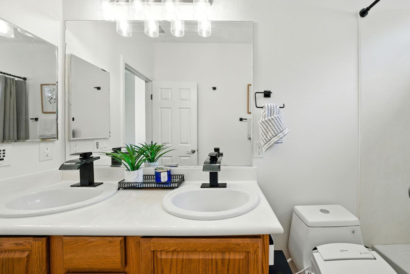 Detail Gallery Image 38 of 68 For 1451 Sunny Ct, San Jose,  CA 95116 - 4 Beds | 2/1 Baths