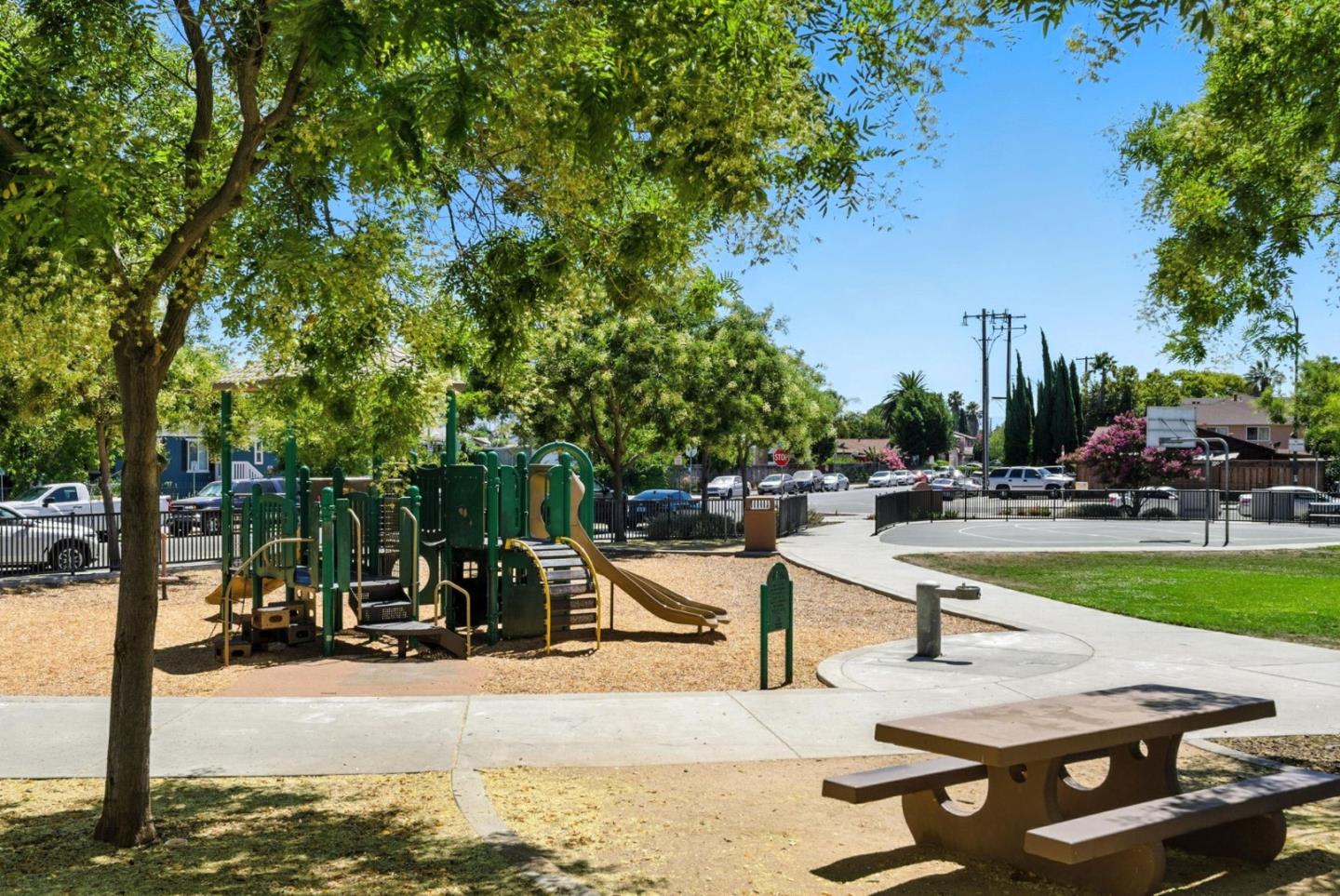 Detail Gallery Image 56 of 68 For 1451 Sunny Ct, San Jose,  CA 95116 - 4 Beds | 2/1 Baths