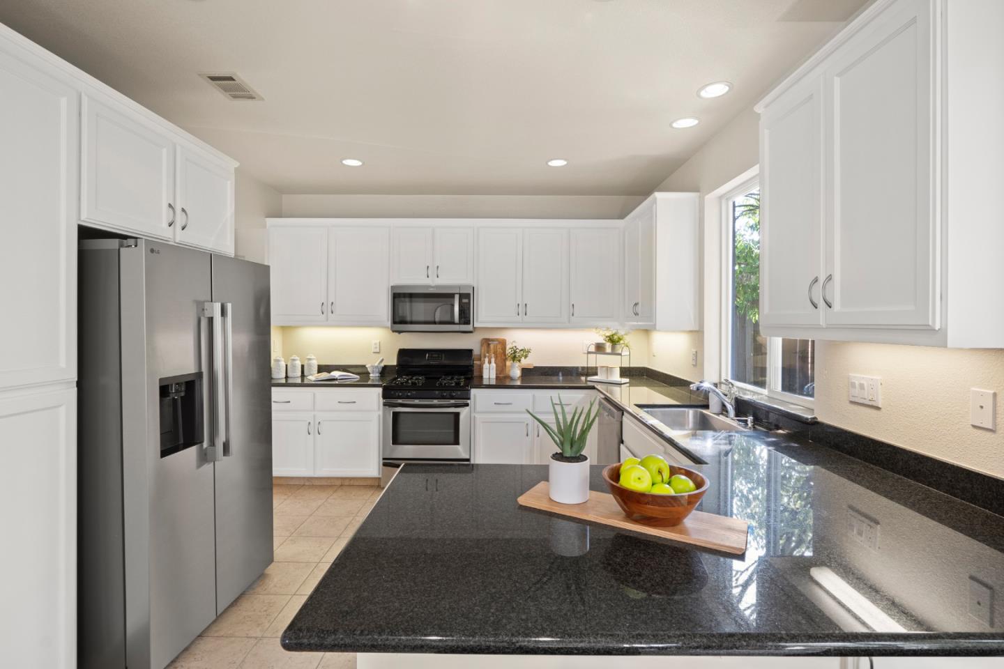 Detail Gallery Image 13 of 31 For 1096 Flowering Ash Dr, Hercules,  CA 94547 - 4 Beds | 2/1 Baths