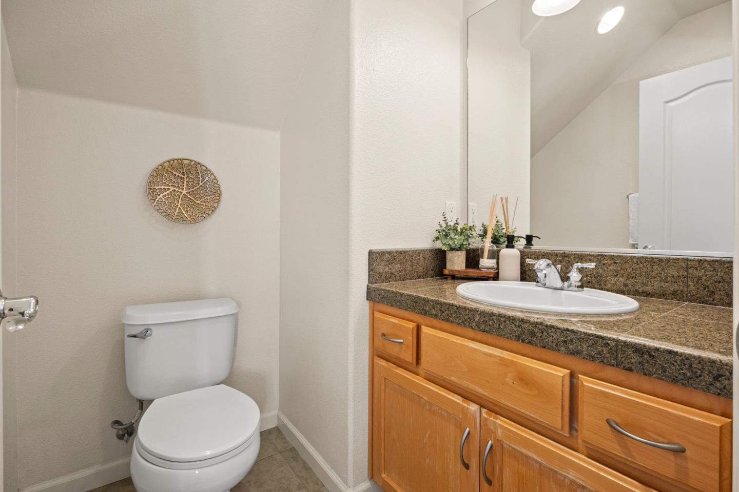 Detail Gallery Image 15 of 31 For 1096 Flowering Ash Dr, Hercules,  CA 94547 - 4 Beds | 2/1 Baths