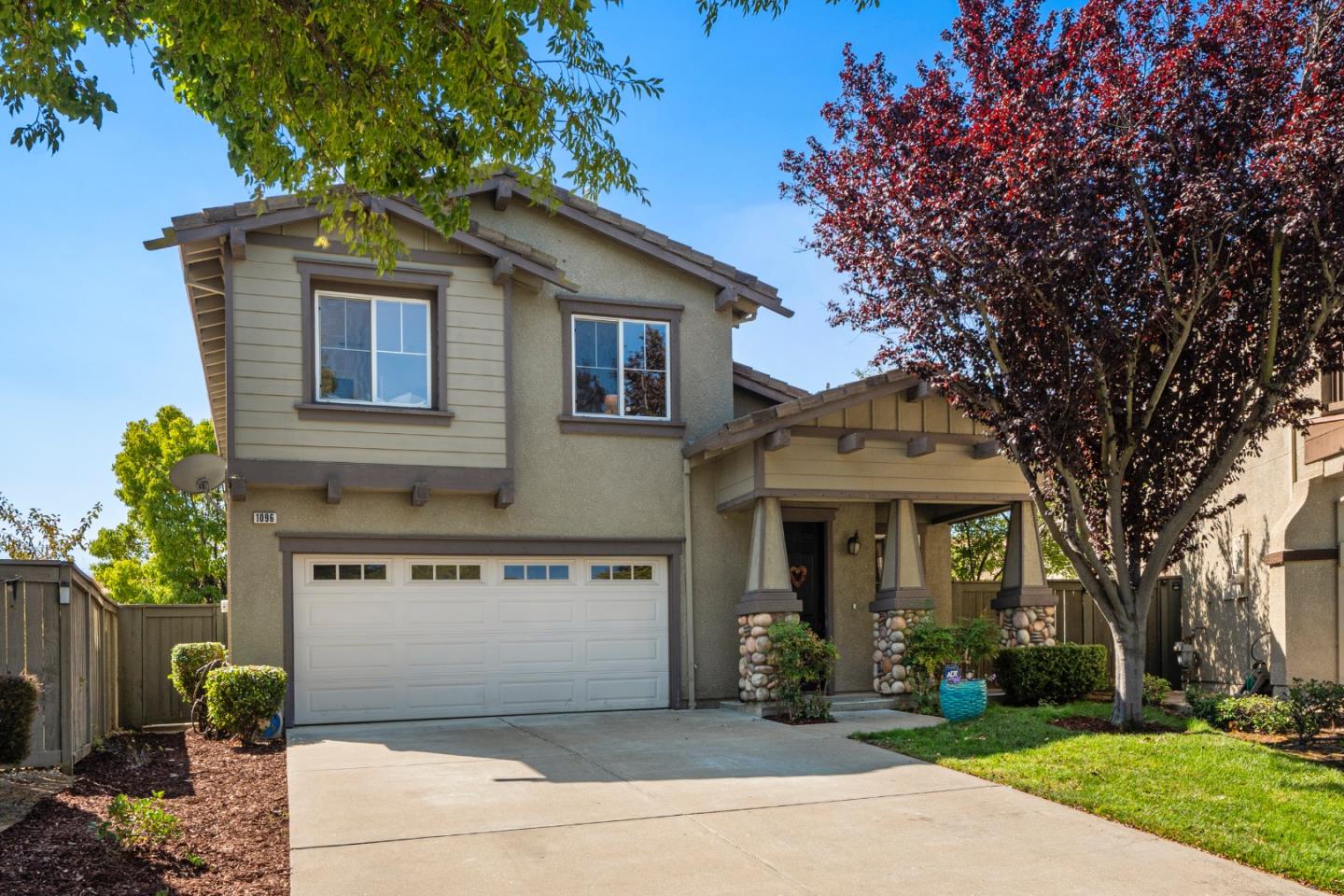 Detail Gallery Image 2 of 31 For 1096 Flowering Ash Dr, Hercules,  CA 94547 - 4 Beds | 2/1 Baths