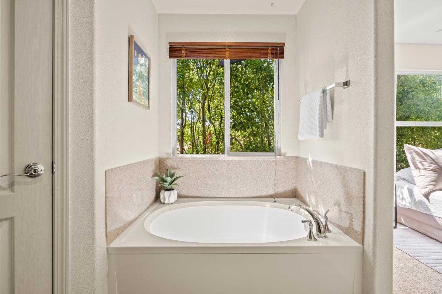 Detail Gallery Image 21 of 31 For 1096 Flowering Ash Dr, Hercules,  CA 94547 - 4 Beds | 2/1 Baths