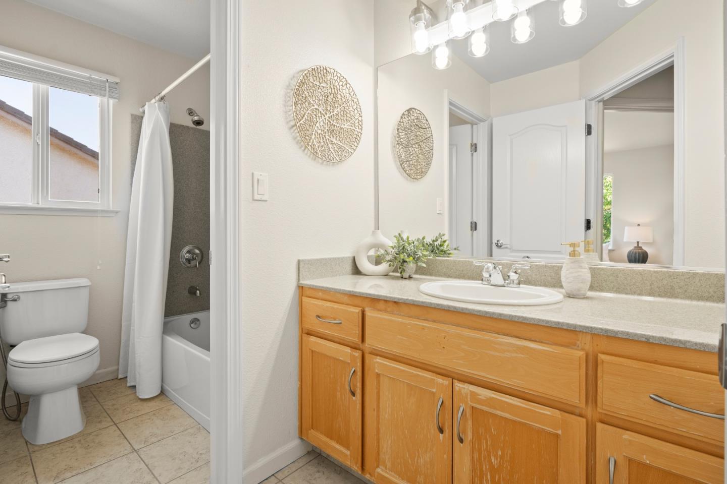Detail Gallery Image 26 of 31 For 1096 Flowering Ash Dr, Hercules,  CA 94547 - 4 Beds | 2/1 Baths