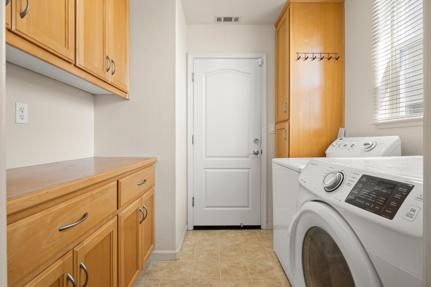Detail Gallery Image 27 of 31 For 1096 Flowering Ash Dr, Hercules,  CA 94547 - 4 Beds | 2/1 Baths