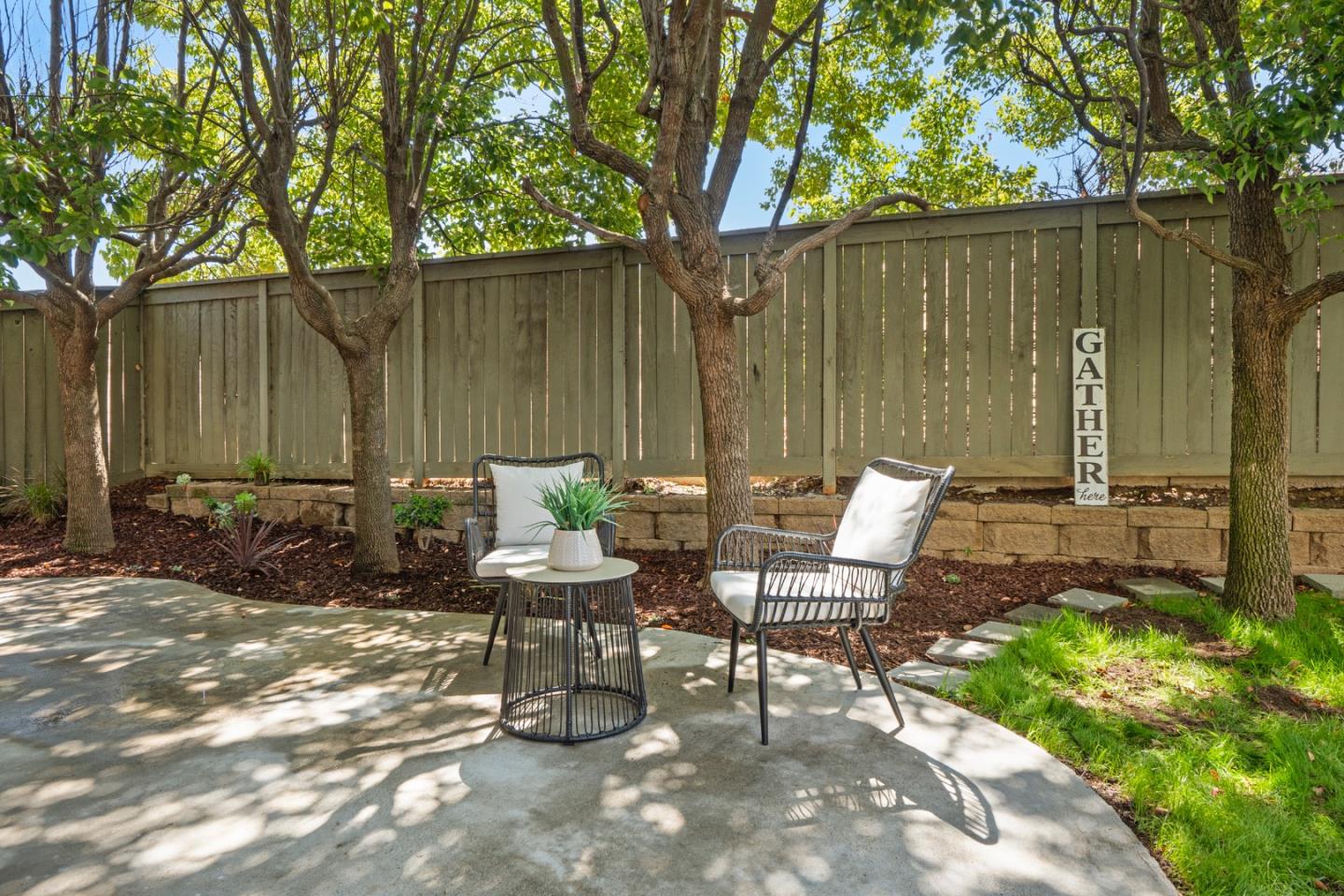 Detail Gallery Image 28 of 31 For 1096 Flowering Ash Dr, Hercules,  CA 94547 - 4 Beds | 2/1 Baths