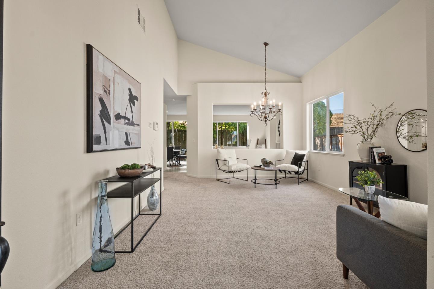 Detail Gallery Image 4 of 31 For 1096 Flowering Ash Dr, Hercules,  CA 94547 - 4 Beds | 2/1 Baths