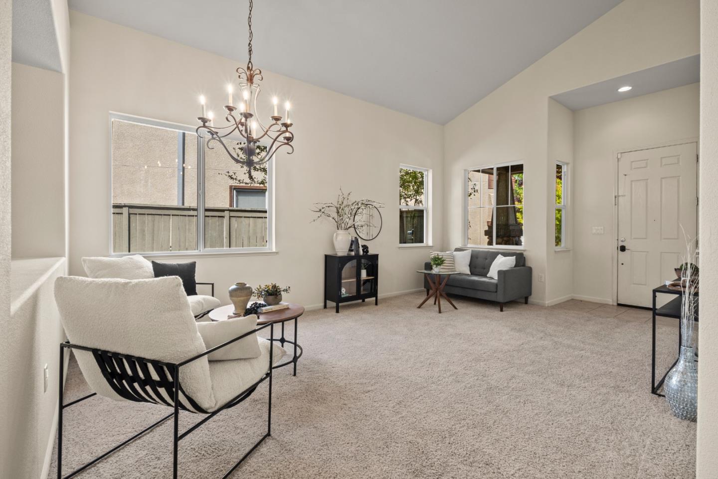 Detail Gallery Image 5 of 31 For 1096 Flowering Ash Dr, Hercules,  CA 94547 - 4 Beds | 2/1 Baths