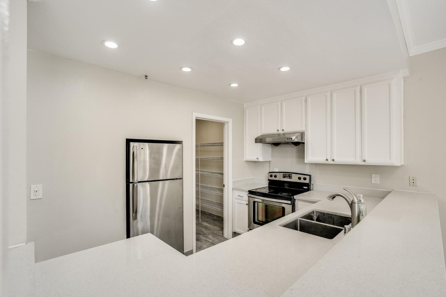 Detail Gallery Image 11 of 45 For 929 E El Camino Real #138,  Sunnyvale,  CA 94087 - 3 Beds | 2/1 Baths