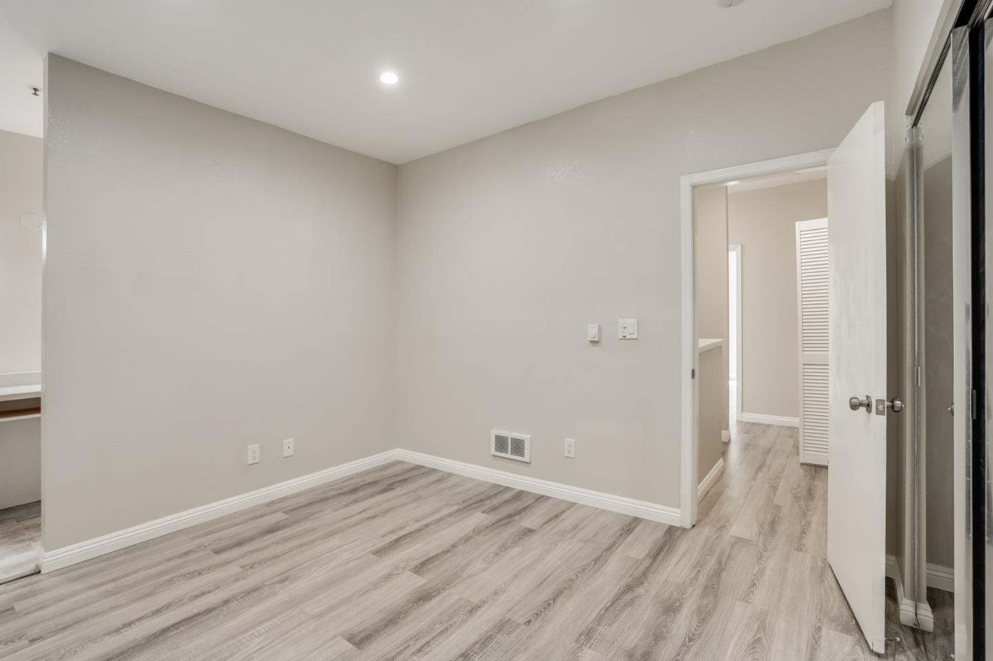 Detail Gallery Image 23 of 45 For 929 E El Camino Real #138,  Sunnyvale,  CA 94087 - 3 Beds | 2/1 Baths