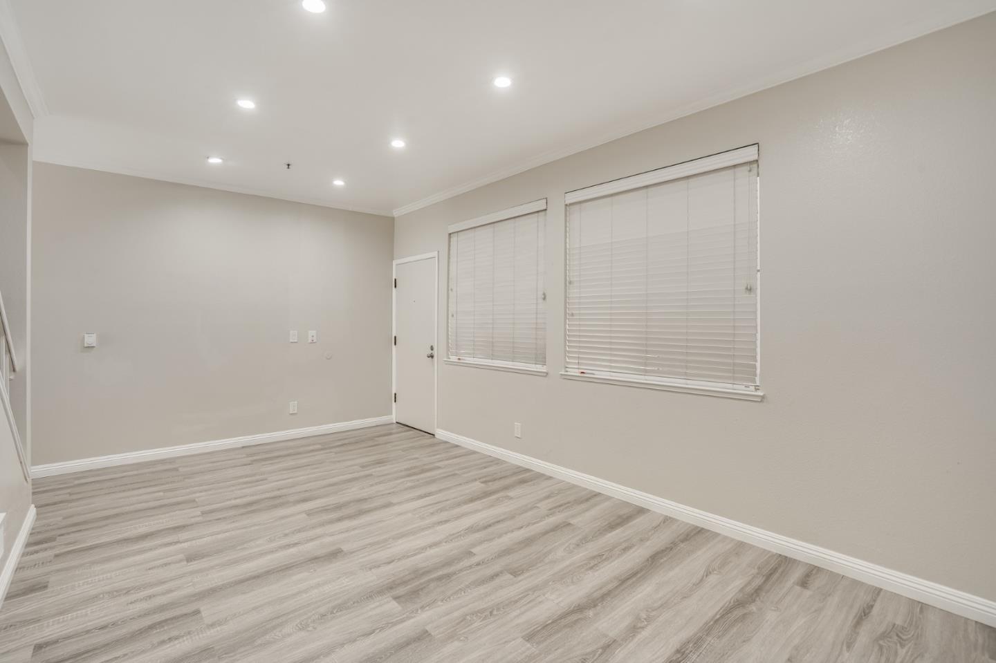 Detail Gallery Image 4 of 45 For 929 E El Camino Real #138,  Sunnyvale,  CA 94087 - 3 Beds | 2/1 Baths