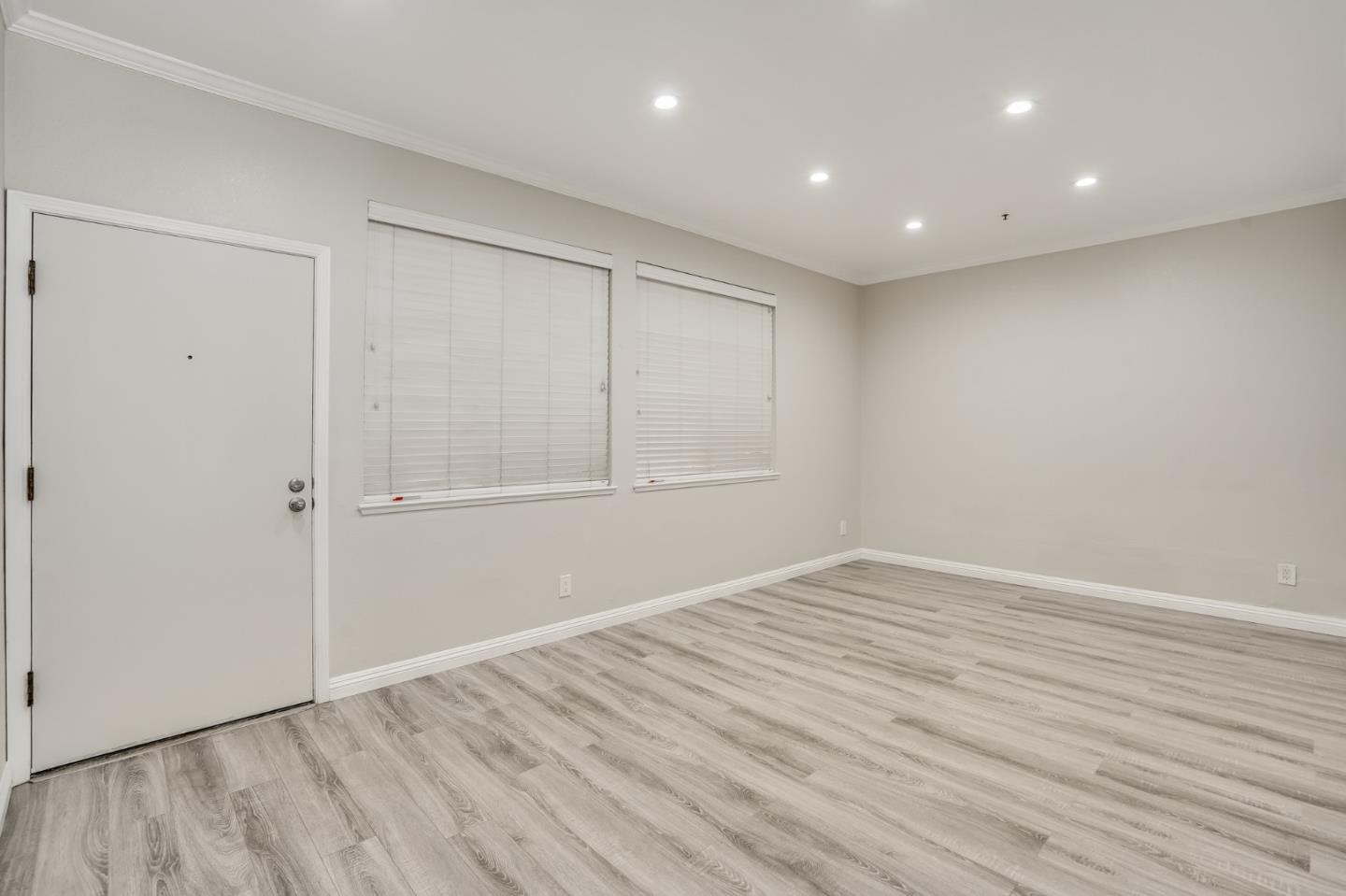 Detail Gallery Image 5 of 45 For 929 E El Camino Real #138,  Sunnyvale,  CA 94087 - 3 Beds | 2/1 Baths