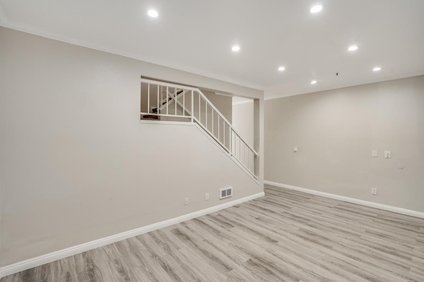 Detail Gallery Image 6 of 45 For 929 E El Camino Real #138,  Sunnyvale,  CA 94087 - 3 Beds | 2/1 Baths