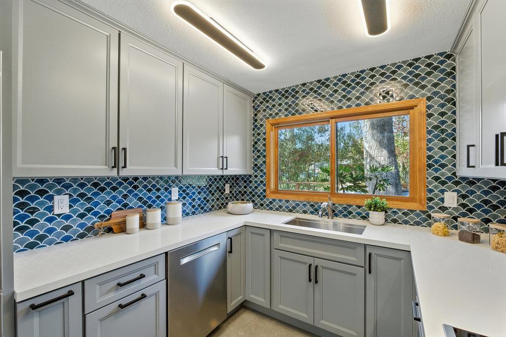 Detail Gallery Image 17 of 82 For 430 Marine Blvd, Moss Beach,  CA 94038 - 3 Beds | 2 Baths