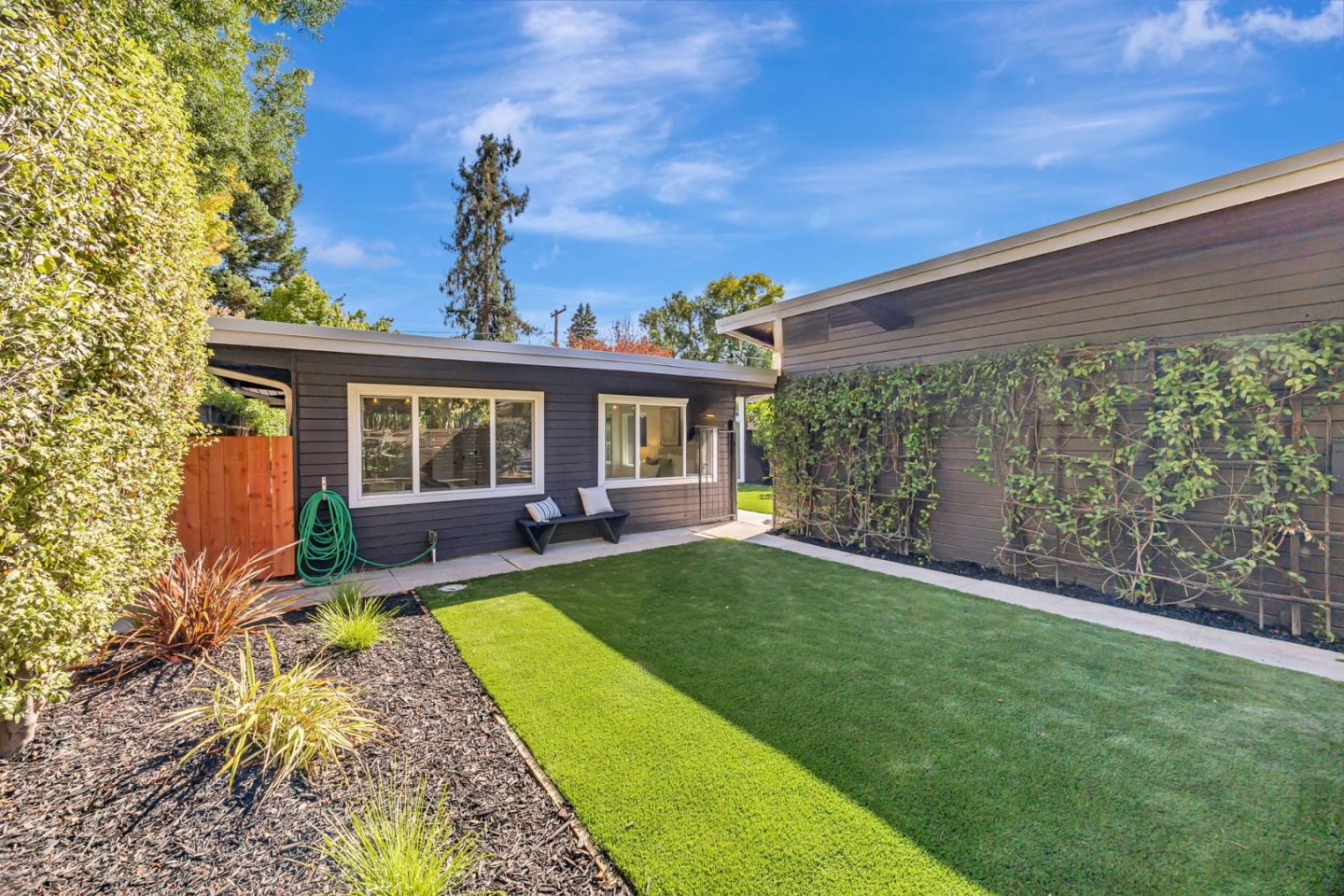 Detail Gallery Image 23 of 30 For 3329 Ramona St, Palo Alto,  CA 94306 - 3 Beds | 1 Baths