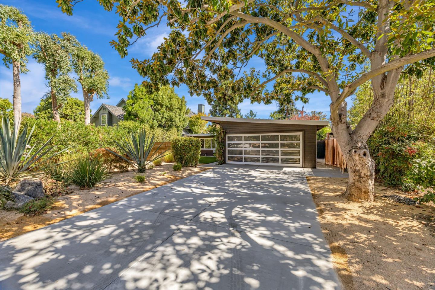 Detail Gallery Image 4 of 30 For 3329 Ramona St, Palo Alto,  CA 94306 - 3 Beds | 1 Baths