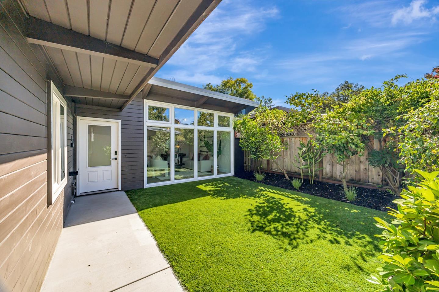 Detail Gallery Image 5 of 30 For 3329 Ramona St, Palo Alto,  CA 94306 - 3 Beds | 1 Baths