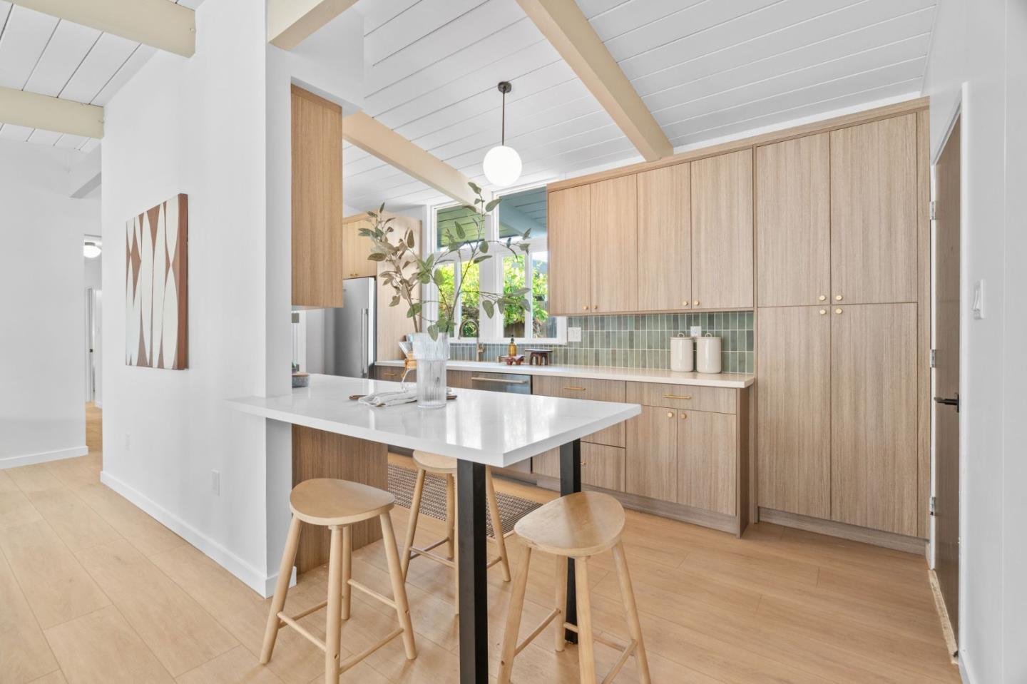 Detail Gallery Image 12 of 35 For 1636 Celeste Dr, San Mateo,  CA 94402 - 4 Beds | 2 Baths