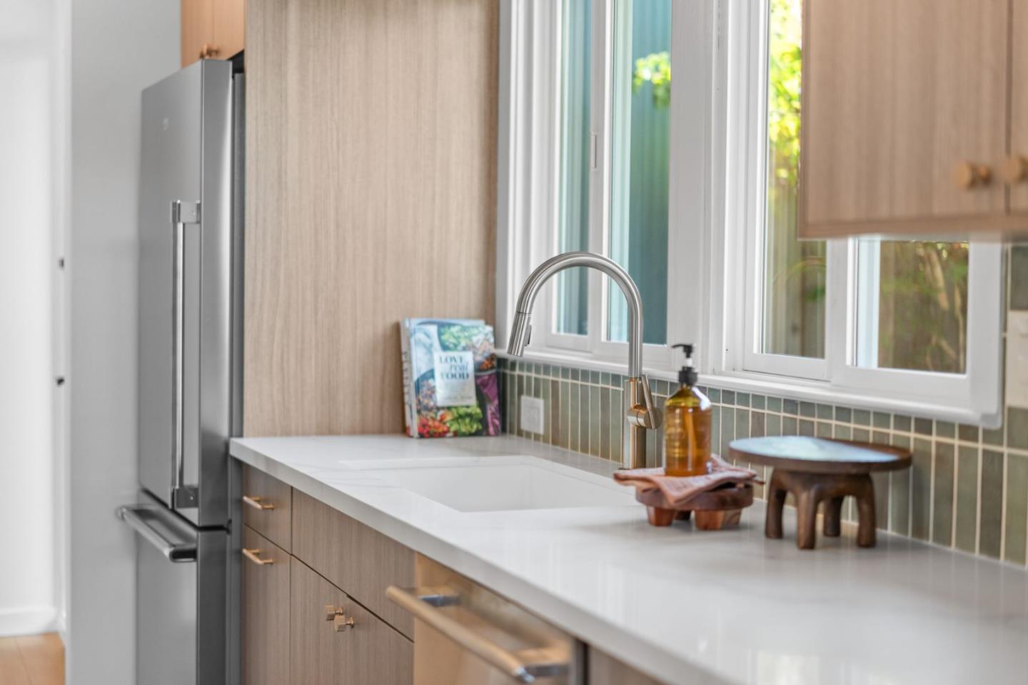 Detail Gallery Image 14 of 35 For 1636 Celeste Dr, San Mateo,  CA 94402 - 4 Beds | 2 Baths
