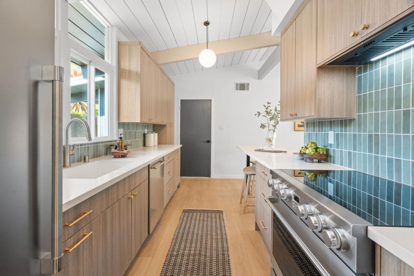 Detail Gallery Image 17 of 35 For 1636 Celeste Dr, San Mateo,  CA 94402 - 4 Beds | 2 Baths