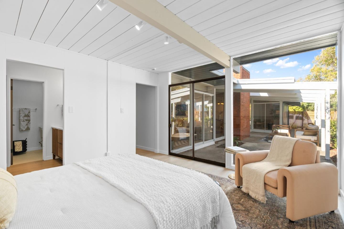 Detail Gallery Image 23 of 35 For 1636 Celeste Dr, San Mateo,  CA 94402 - 4 Beds | 2 Baths