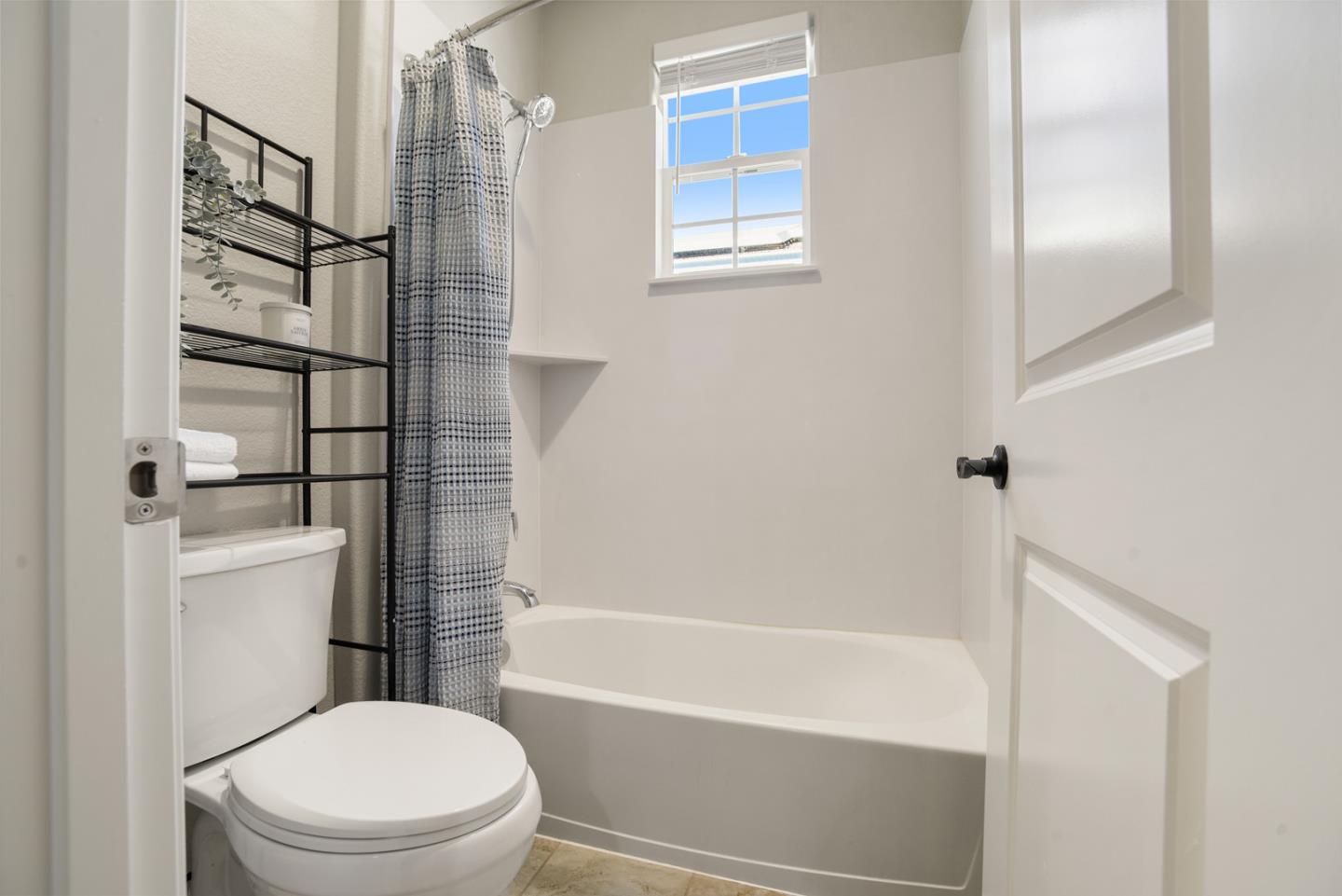 Detail Gallery Image 19 of 24 For 4722 Tina Speciale Dr, San Jose,  CA 95136 - 4 Beds | 2/1 Baths