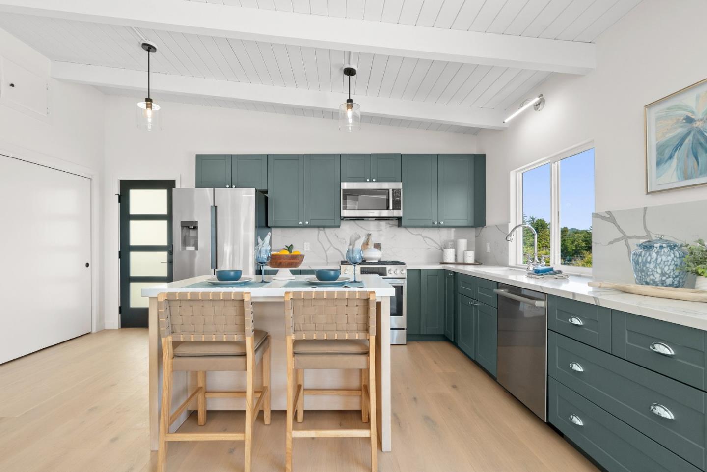 Detail Gallery Image 10 of 97 For 105 Vista Mar Ct, Aptos,  CA 95003 - 3 Beds | 3 Baths