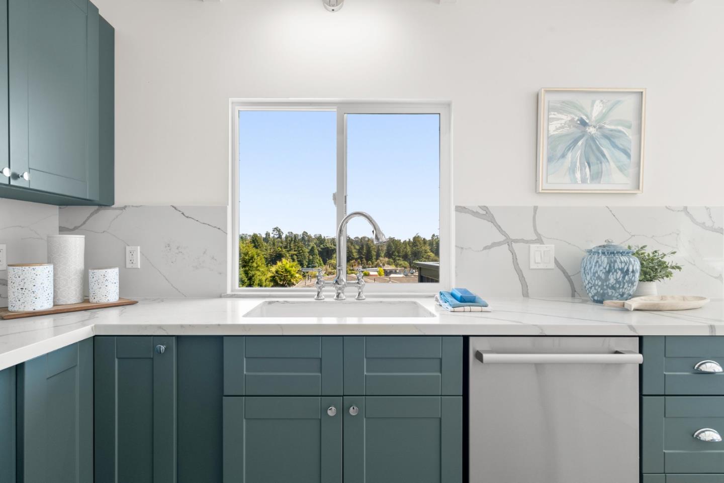 Detail Gallery Image 14 of 97 For 105 Vista Mar Ct, Aptos,  CA 95003 - 3 Beds | 3 Baths