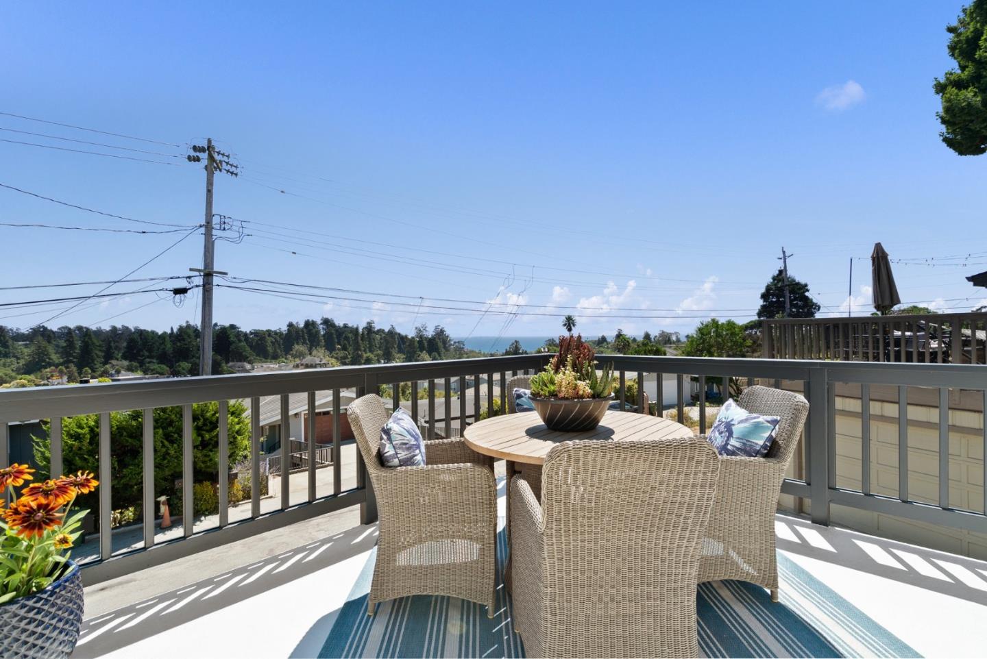 Detail Gallery Image 24 of 97 For 105 Vista Mar Ct, Aptos,  CA 95003 - 3 Beds | 3 Baths