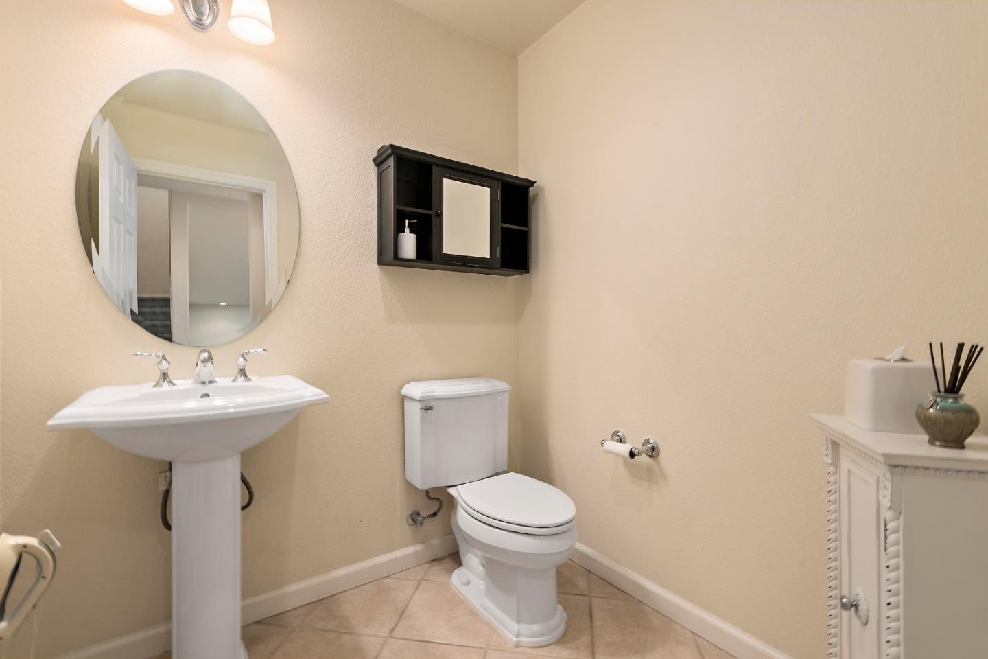 Detail Gallery Image 11 of 25 For 2427 Azevedo Pkwy, San Jose,  CA 95125 - 3 Beds | 2/1 Baths