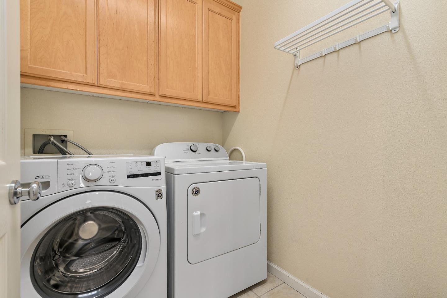 Detail Gallery Image 12 of 25 For 2427 Azevedo Pkwy, San Jose,  CA 95125 - 3 Beds | 2/1 Baths