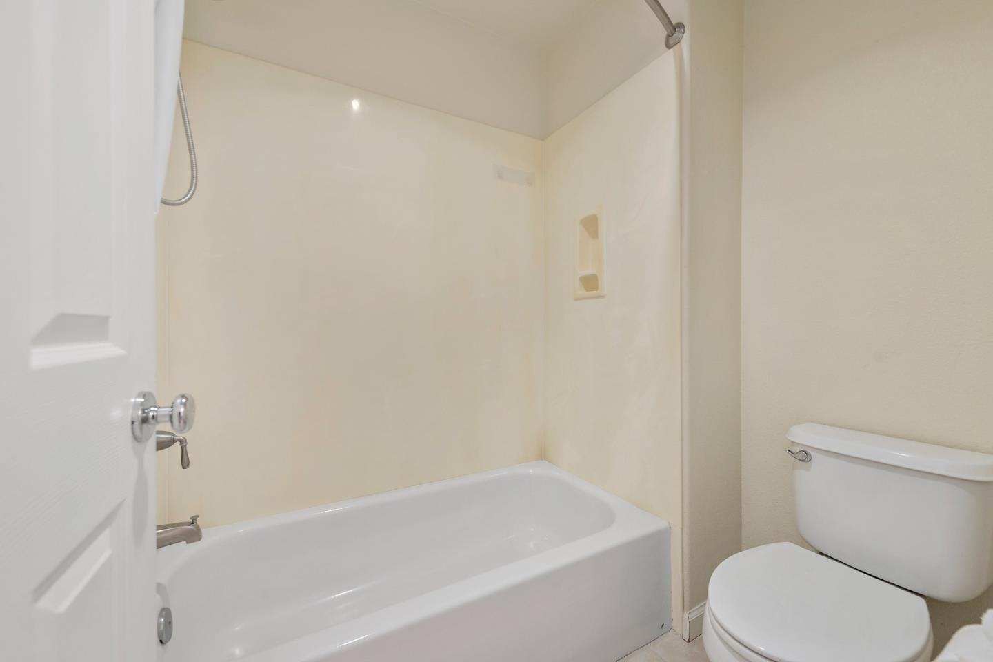 Detail Gallery Image 14 of 25 For 2427 Azevedo Pkwy, San Jose,  CA 95125 - 3 Beds | 2/1 Baths