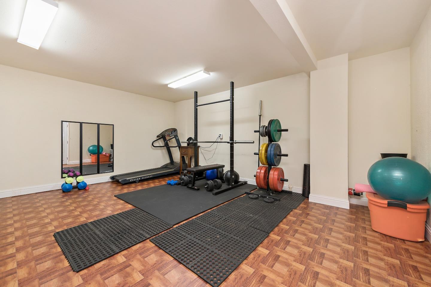 Detail Gallery Image 24 of 25 For 2427 Azevedo Pkwy, San Jose,  CA 95125 - 3 Beds | 2/1 Baths