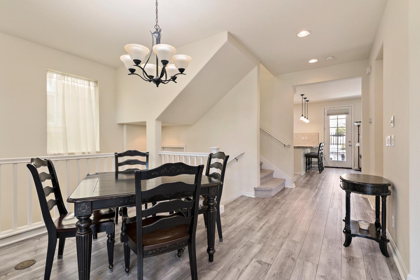Detail Gallery Image 3 of 25 For 2427 Azevedo Pkwy, San Jose,  CA 95125 - 3 Beds | 2/1 Baths