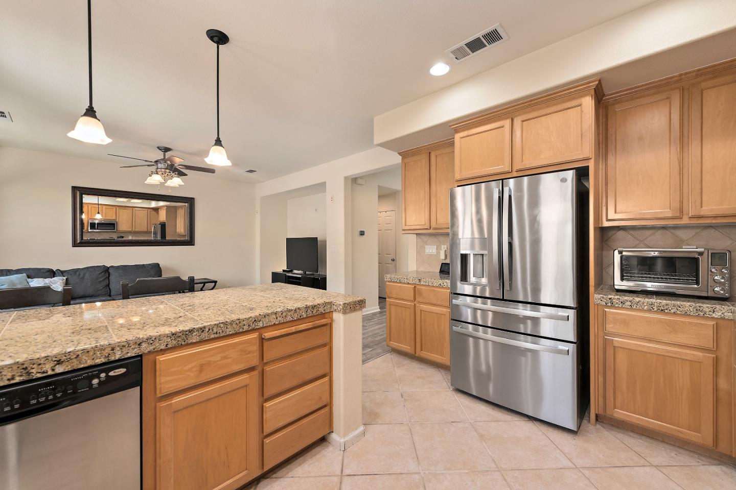 Detail Gallery Image 6 of 25 For 2427 Azevedo Pkwy, San Jose,  CA 95125 - 3 Beds | 2/1 Baths
