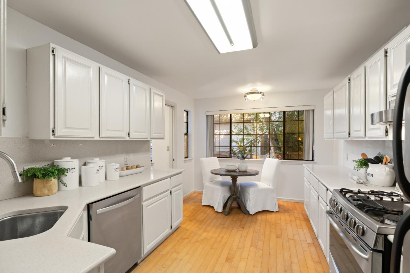 Detail Gallery Image 12 of 54 For 2851 San Juan Blvd, Belmont,  CA 94002 - 3 Beds | 2/1 Baths