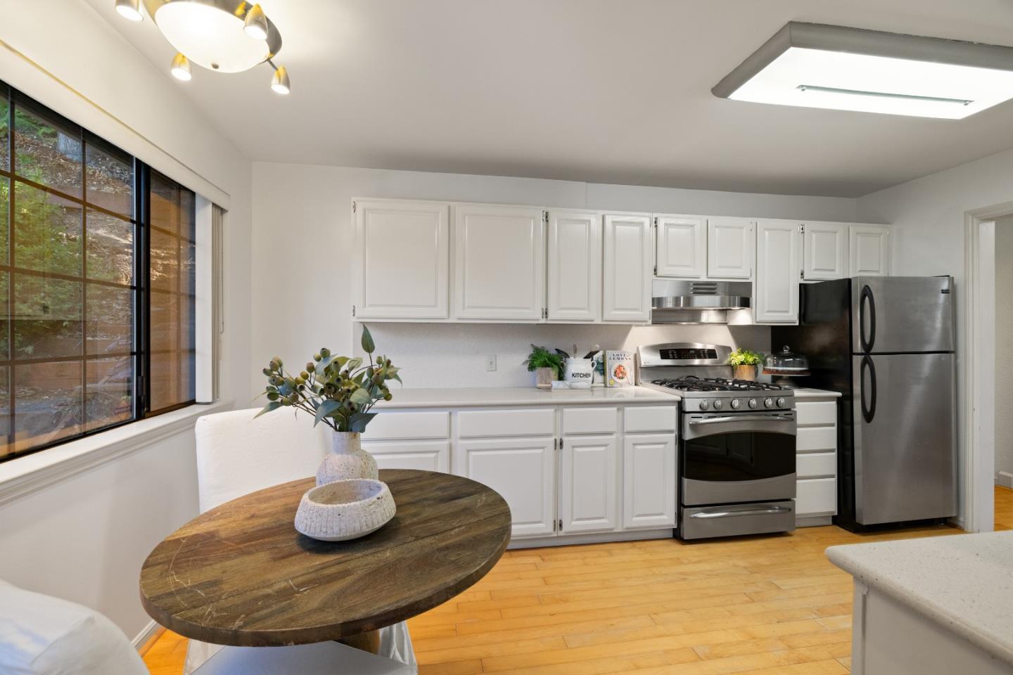 Detail Gallery Image 14 of 54 For 2851 San Juan Blvd, Belmont,  CA 94002 - 3 Beds | 2/1 Baths