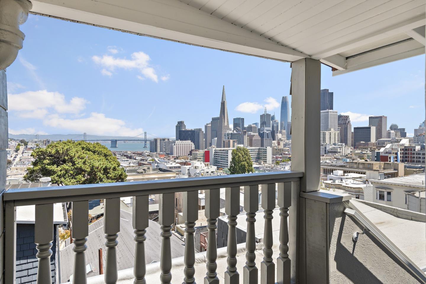 Detail Gallery Image 1 of 23 For 950-954 Vallejo St #UNIT 950 HOUSE,  San Francisco,  CA 94133 - 2 Beds | 1 Baths