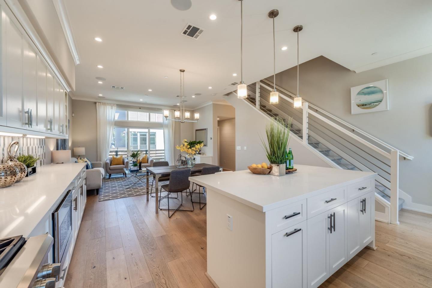 Detail Gallery Image 13 of 30 For 657 E Evelyn Ave, Sunnyvale,  CA 94086 - 3 Beds | 3/1 Baths