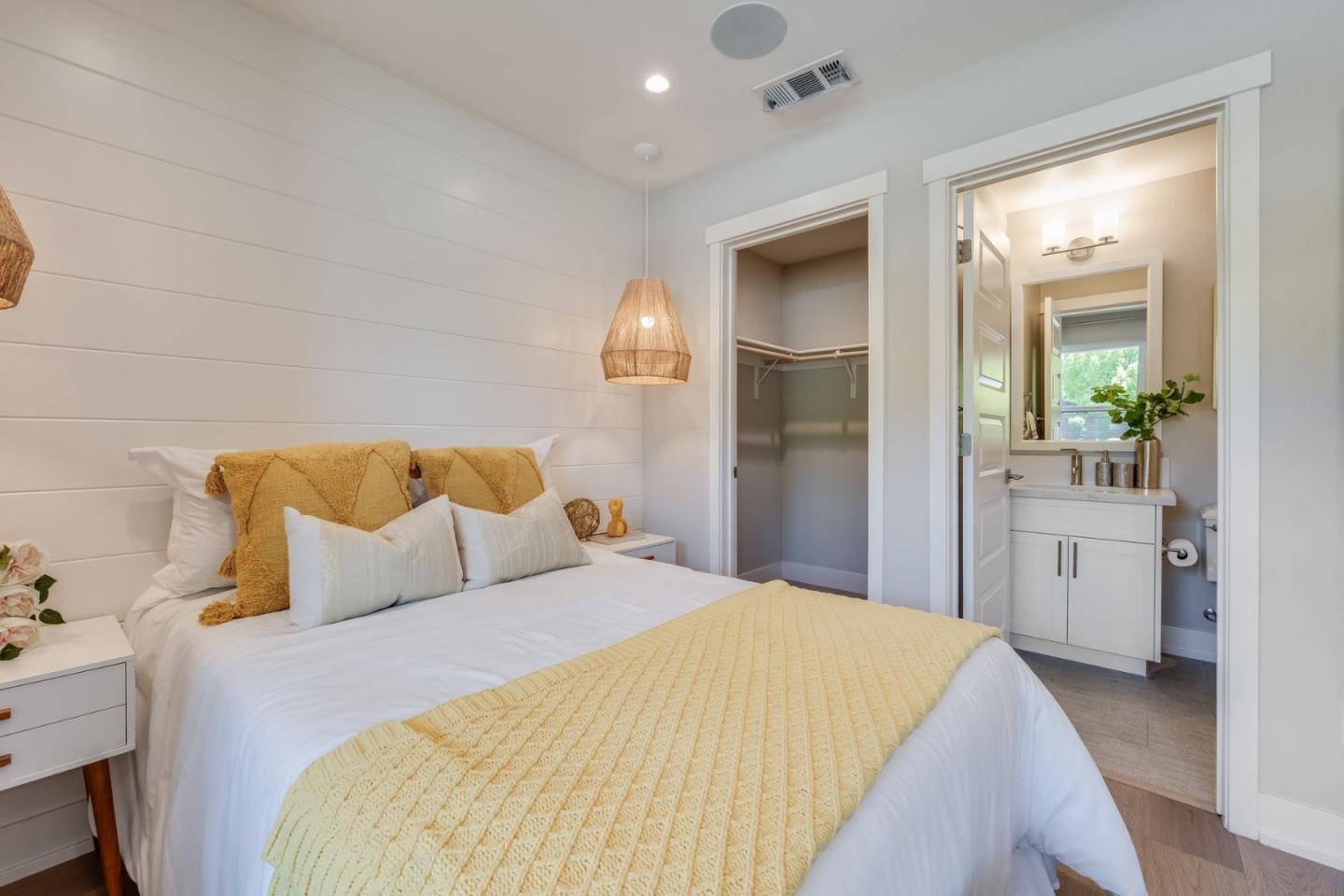 Detail Gallery Image 16 of 30 For 657 E Evelyn Ave, Sunnyvale,  CA 94086 - 3 Beds | 3/1 Baths