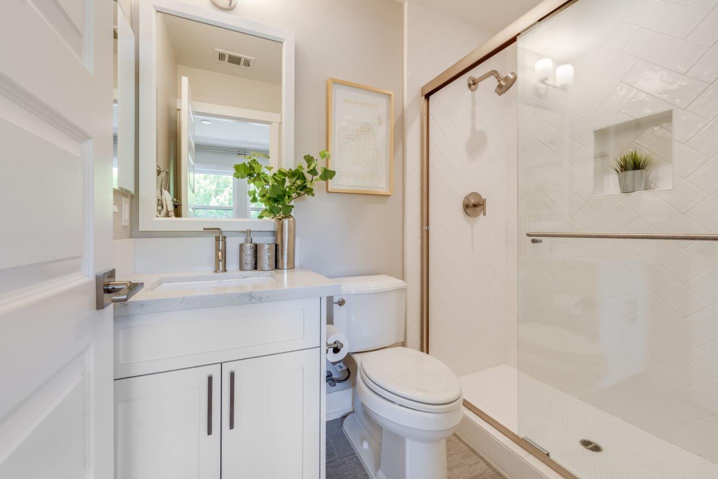 Detail Gallery Image 17 of 30 For 657 E Evelyn Ave, Sunnyvale,  CA 94086 - 3 Beds | 3/1 Baths