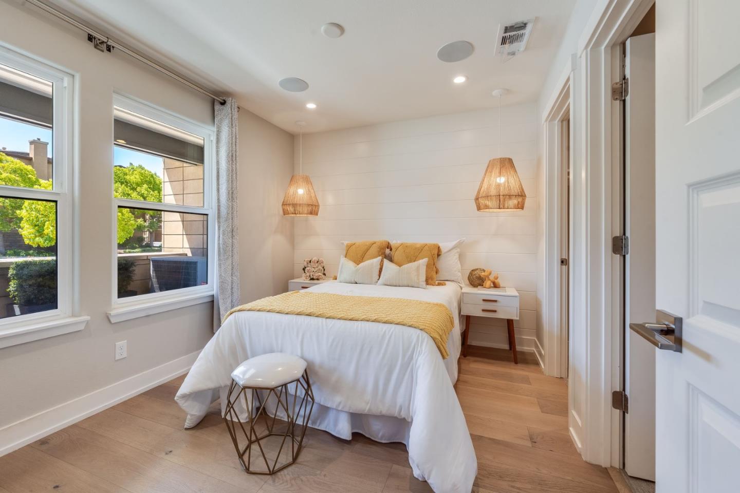 Detail Gallery Image 20 of 30 For 657 E Evelyn Ave, Sunnyvale,  CA 94086 - 3 Beds | 3/1 Baths