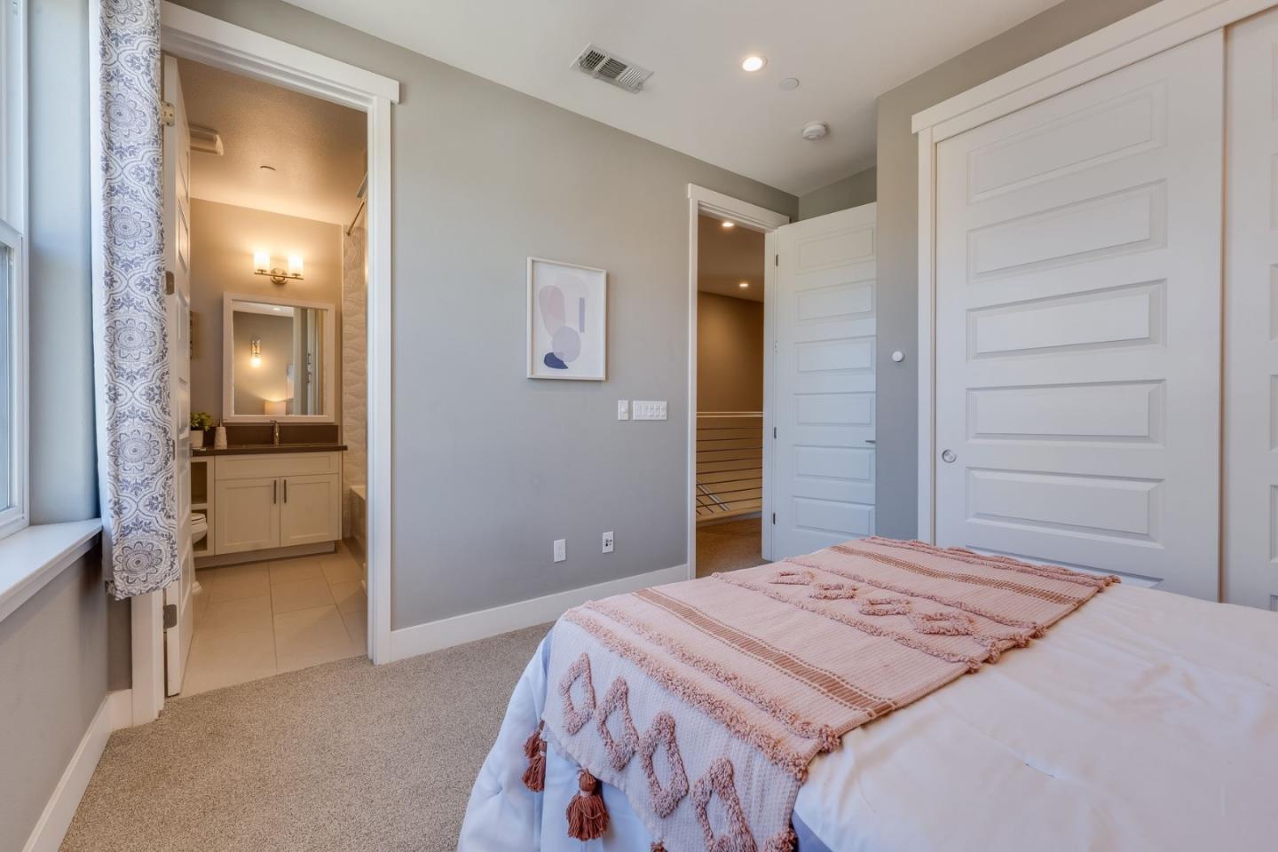 Detail Gallery Image 23 of 30 For 657 E Evelyn Ave, Sunnyvale,  CA 94086 - 3 Beds | 3/1 Baths