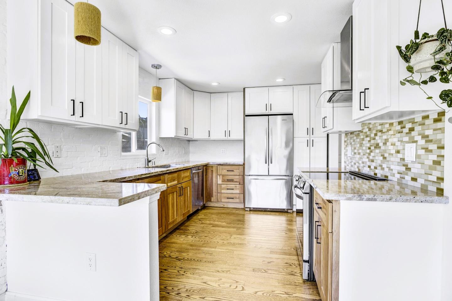 Detail Gallery Image 12 of 47 For 1043 Aragon Ct, Pacifica,  CA 94044 - 3 Beds | 2 Baths