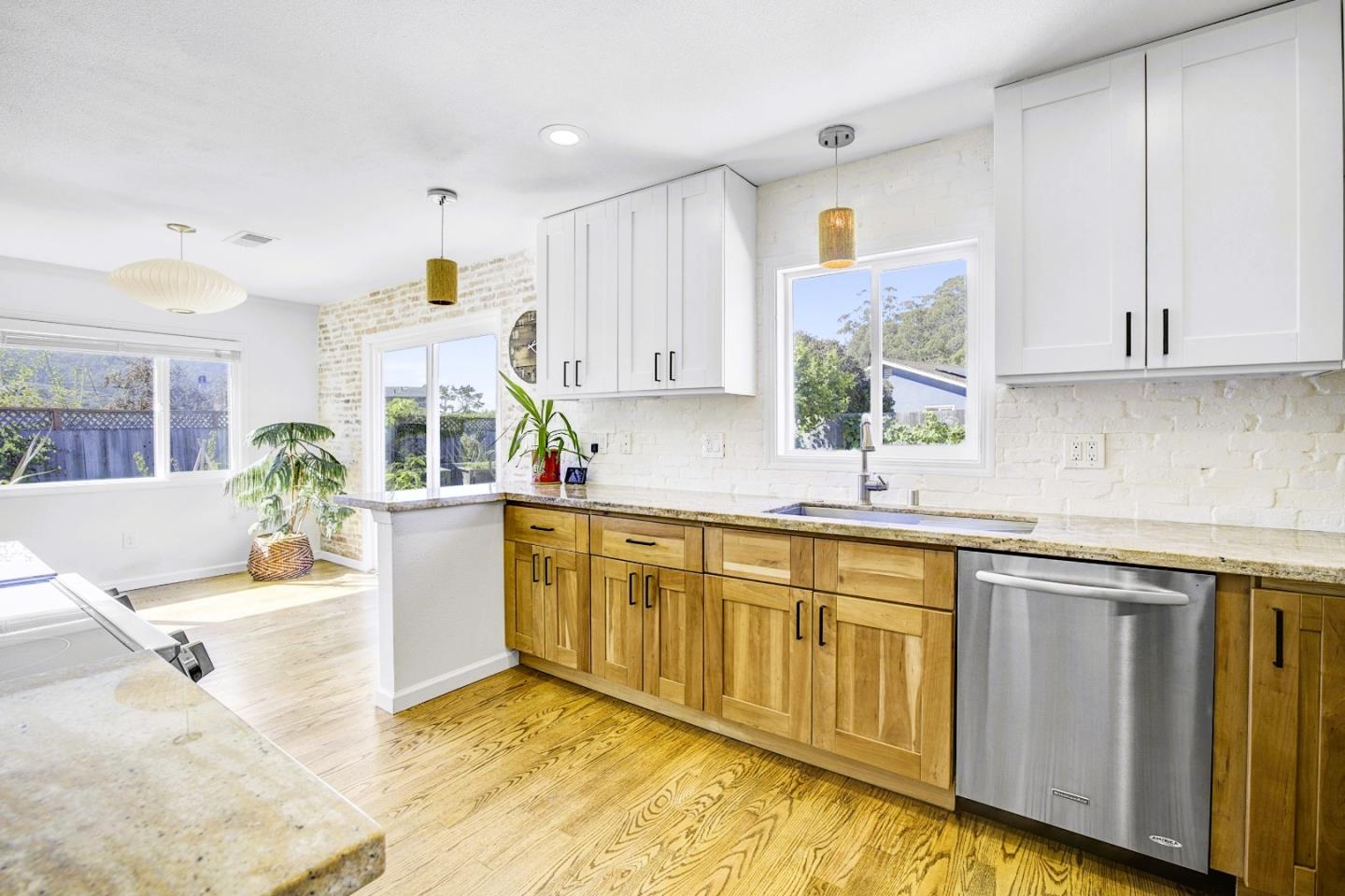 Detail Gallery Image 16 of 47 For 1043 Aragon Ct, Pacifica,  CA 94044 - 3 Beds | 2 Baths