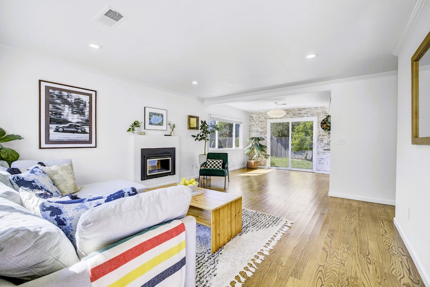 Detail Gallery Image 2 of 47 For 1043 Aragon Ct, Pacifica,  CA 94044 - 3 Beds | 2 Baths